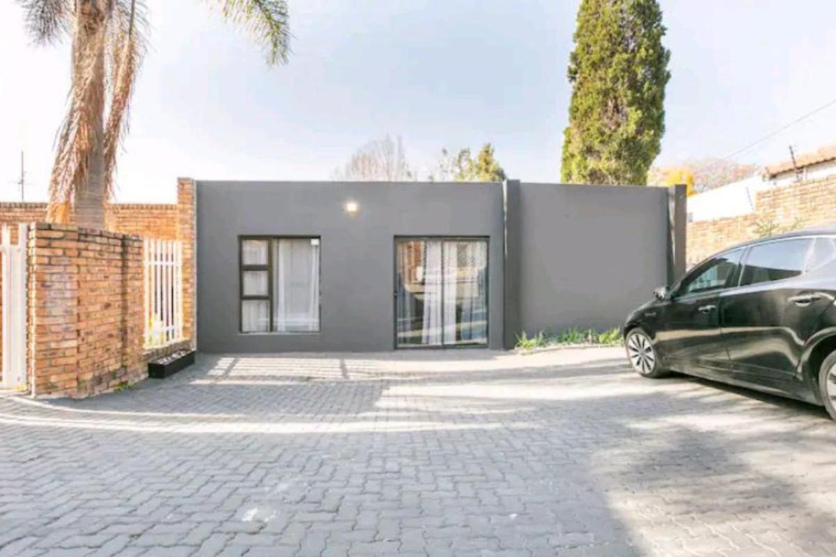 Urban Haven: Cozy Stay Sandton Exterior photo